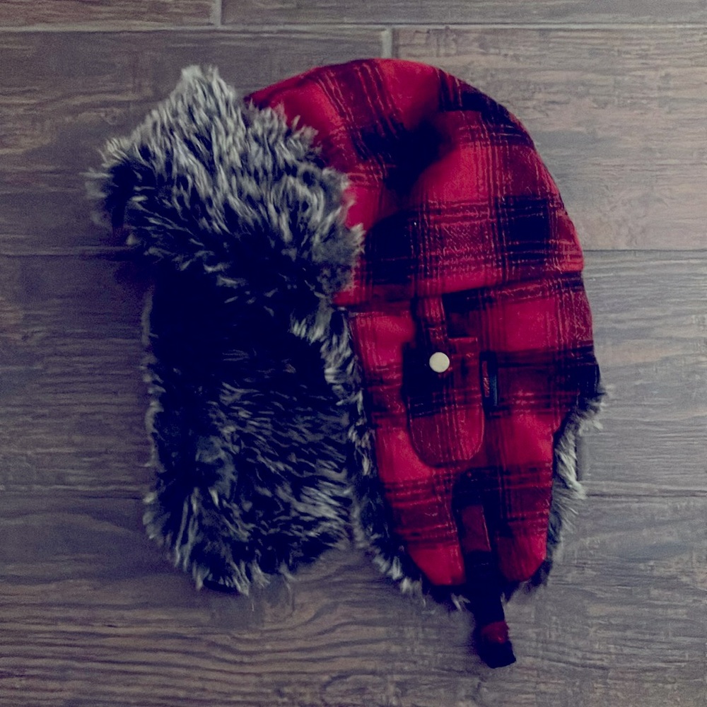 NWOT Collectible Makers Mark Embroidered Winter Hat